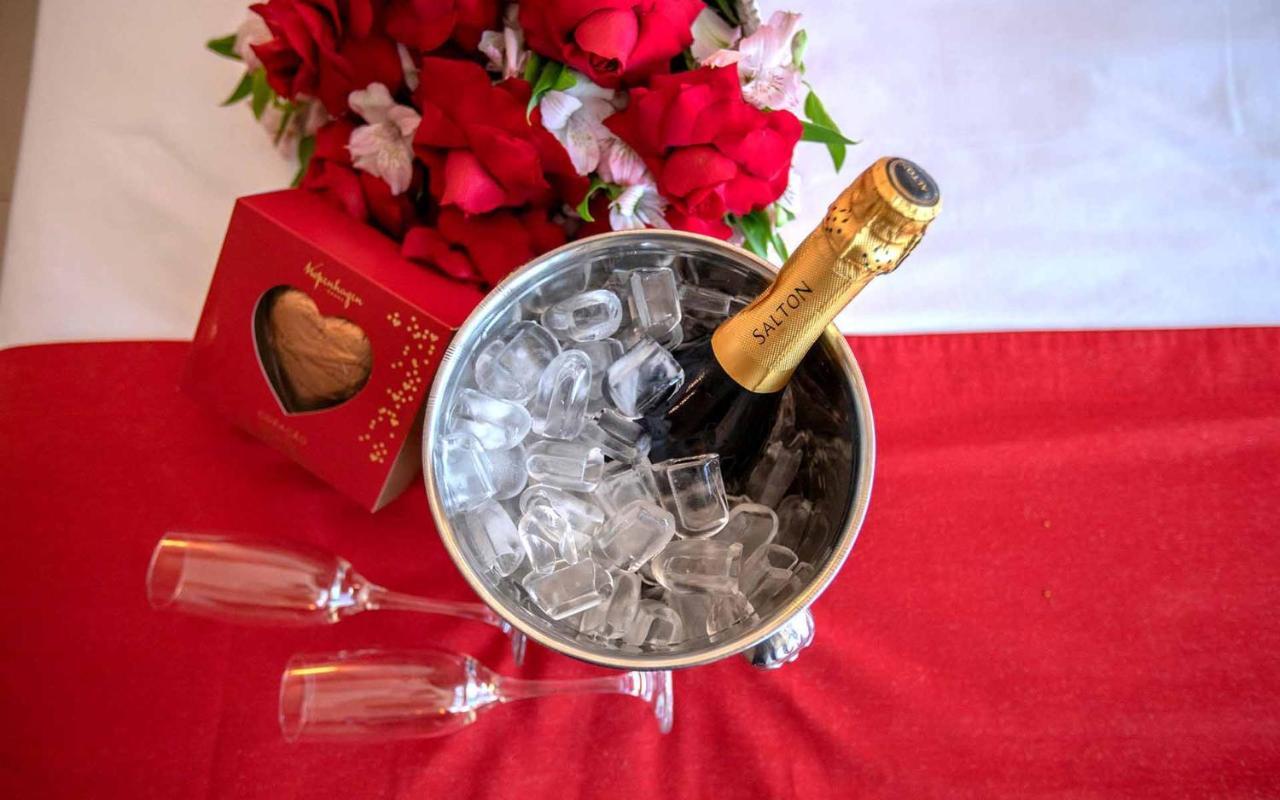 Cullinan Hplus Premium Бразиліа Екстер'єр фото Champagne in a champagne bucket